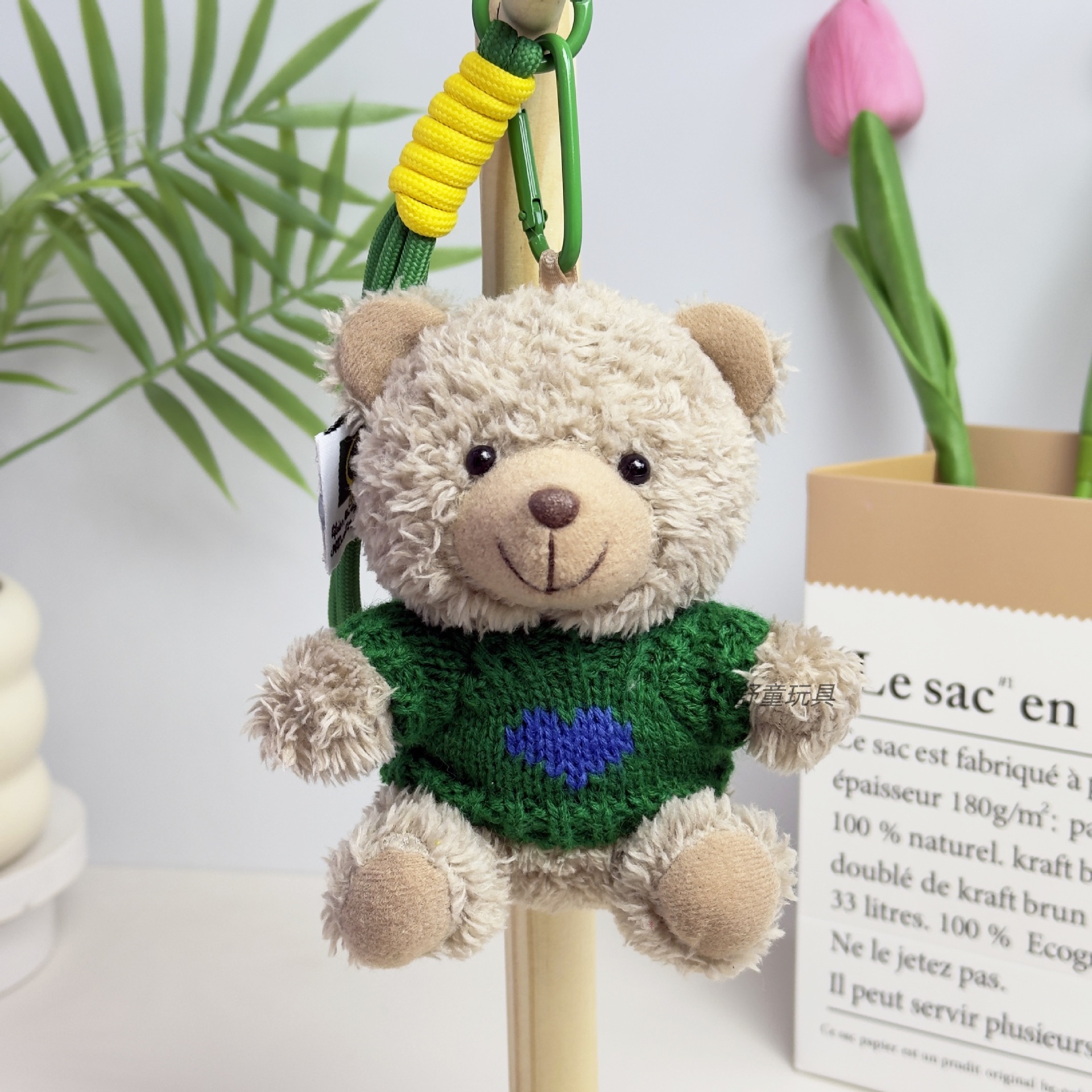 El oso con suéter verde-1