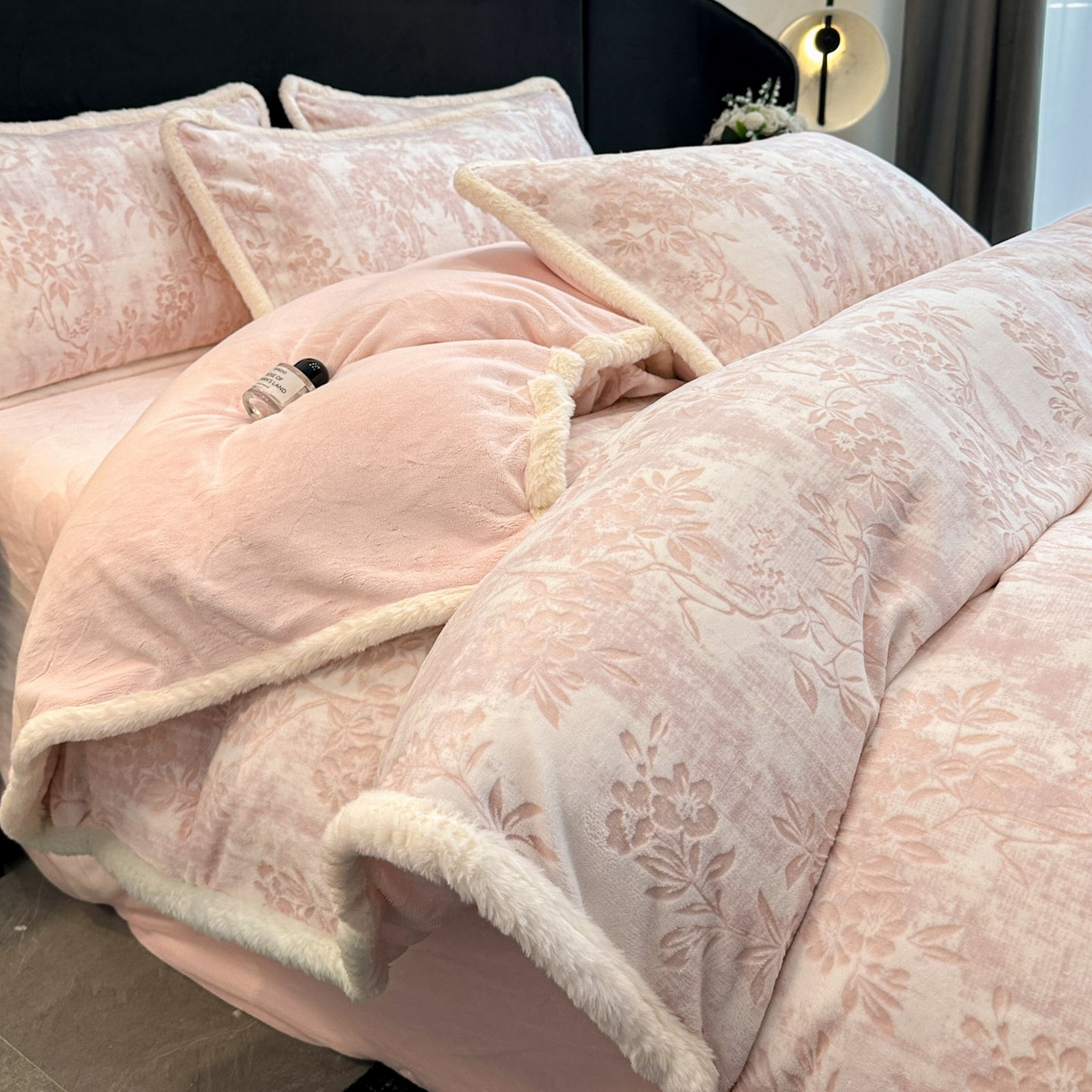Cuatro piezas de cama de lana de leche tallada otoño y invierno doble edredón cubierta de brida de lana de coral sábanas gruesas de tres piezas