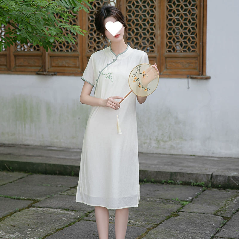 2023 новый летний стиль, легкое, литературное и нежное повседневное улучшенное платье Cheongsam в китайском стиле с небольшим воротником-стойкой и вышивкой средней длины для женщин