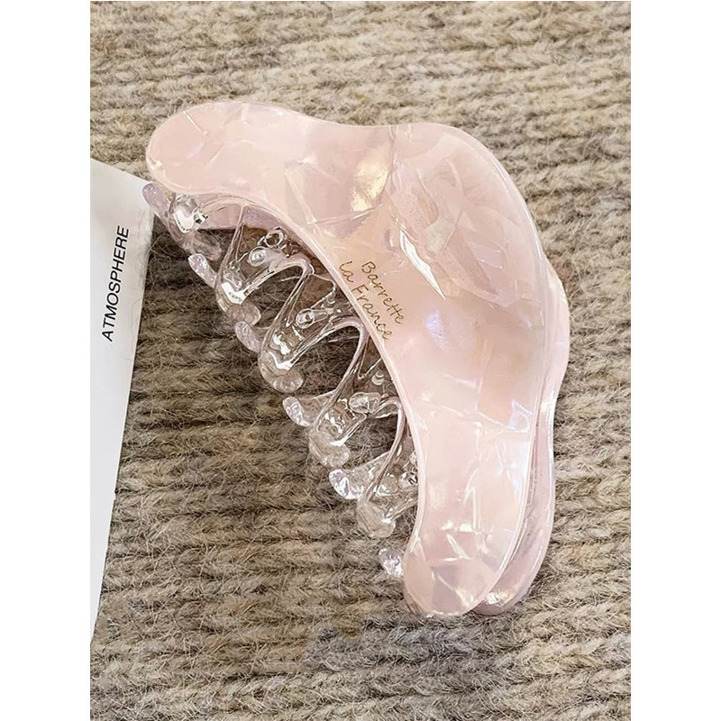 Unique and Beautiful Pink Triangular Hair Clip for Women, High-End Style, 2026 New Model, Medium Size, Half-Tied Hair, Back-Of-The-Head Shark Clip