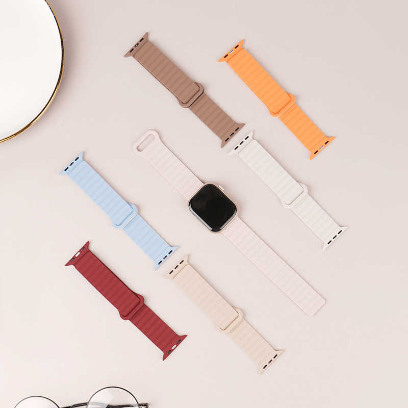 Adecuado para iwatchS10 correa de Apple de silicona de dos colores con cierre de anillo de succión magnética correa de reloj applewatchS9