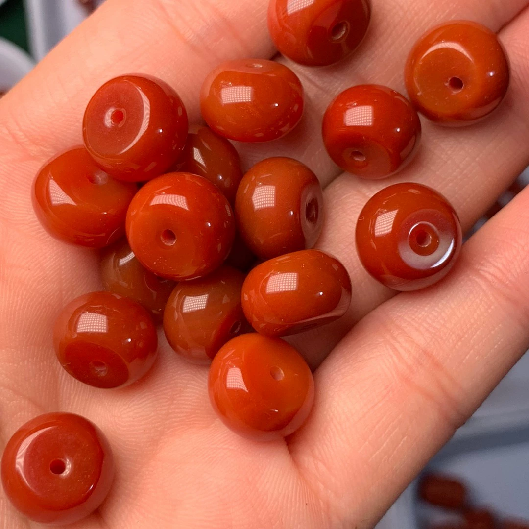 Ореховый аксессуар из органического агата