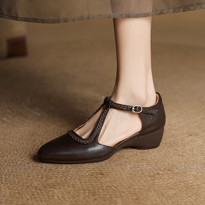 Sandal nữ quai ngang mũi nhọn da cừu đế xuồng gót 4.5 cm — nâu