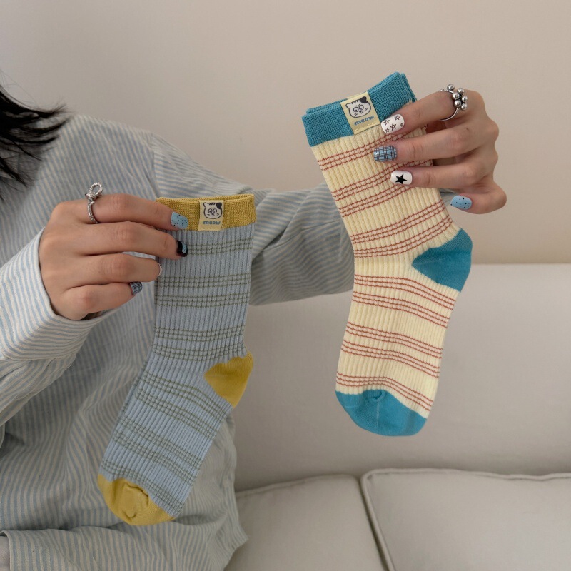 New autumn and winter socks for women, striped ribbed socks, Korean style ins trendy casual seamless mid-calf socks wholesale New autumn and winter socks for women, striped ribbed socks, Korean style ins trendy casual seamless mid-calf socks wholesale