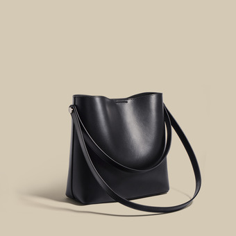 真皮女包2025新款潮时尚休闲小众托特包大容量单肩牛皮通勤水桶包