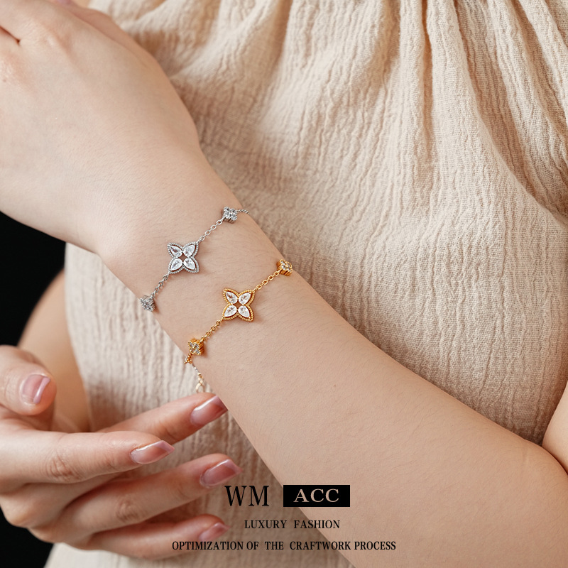 Brazalete de flores de oro real, pulsera de piedra de diamante, simple y de alto nivel, pulsera universal, nicho, lujo ligero, joyas de mano exquisitas para mujeres.