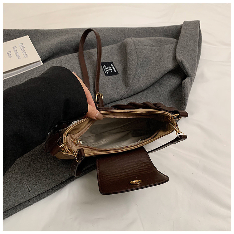This year, new fashionable and trendy women's bags, casual crossbody underarm bags, commuting single-shoulder women's bags, and small square bags are in vogue undefined