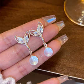 925银针精致锆石鱼尾耳钉清冷风冰透蓝水晶吊坠耳环时尚百搭耳饰