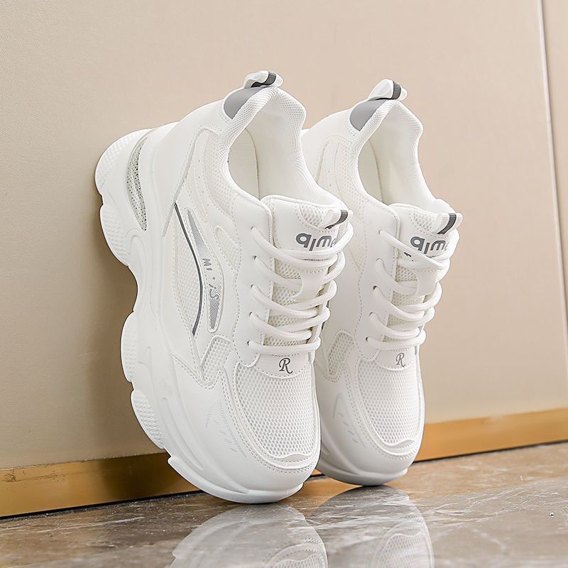 Aumentar la altura de la malla, zapatos de papá, zapatos de mujer pequeños, primavera de 2026 nuevos zapatos deportivos, zapatos de malla transpirables, zapatos blancos