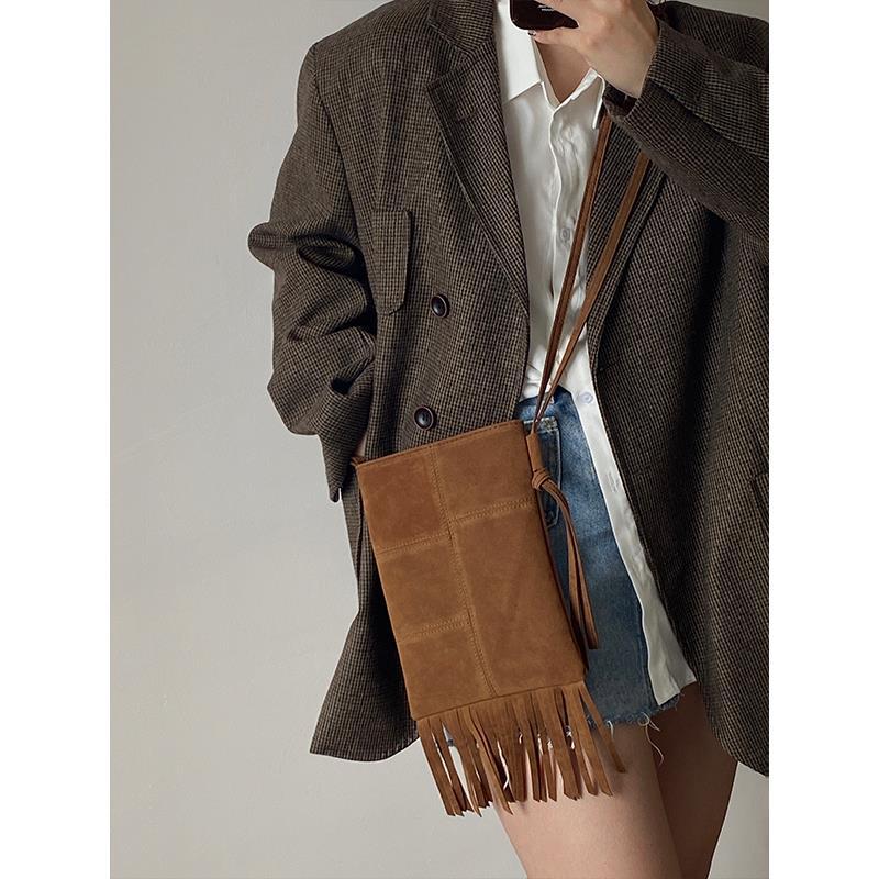 2023 nuevo nicho diseño nuevo bolso de las mujeres estilo bohemio borla americana bolso esmerilado crossbody bolso del teléfono para las mujeres