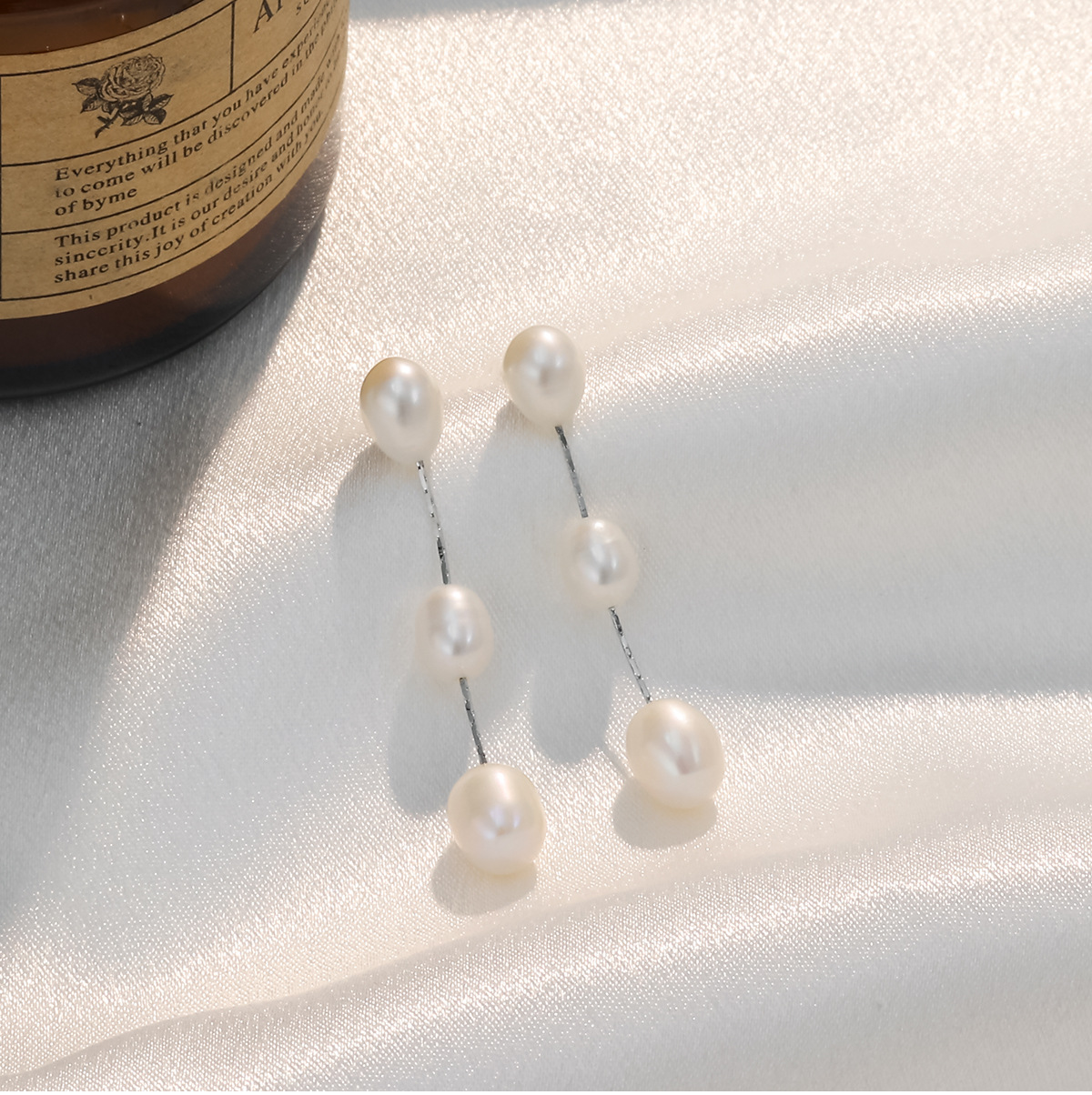 1 Pair Elegant Water Droplets Beaded Freshwater Pearl Copper Drop Earrings display picture 3