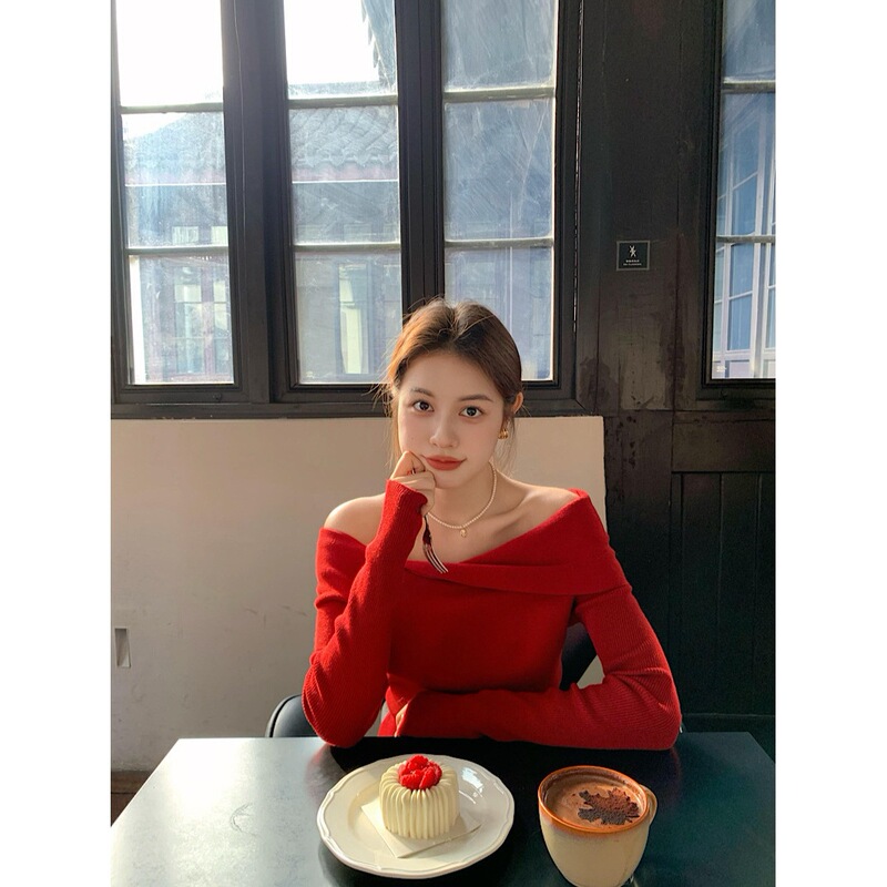 Gentle Elegant One-Shoulder Knitwear Women's Spring Short-Sleeved High-End Soft and Chic Off-Shoulder Knitwear Red