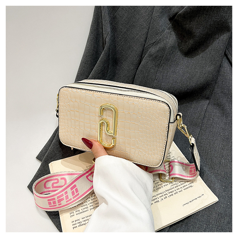 Bolso bandolera de moda de comercio exterior transfronterizo de moda europea y americana 2025 nuevo estilo casual cinturón ancho de hombro pequeño bolso cuadrado femenino