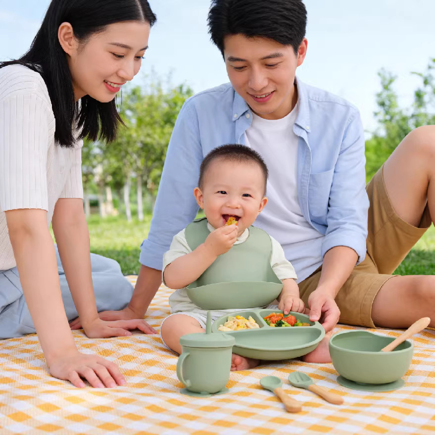 Dumo Baby Food Grade Silicone Drop-Resistant Suction Plate Set Bowl Fork Spoon Bib Cup Silicone Plate