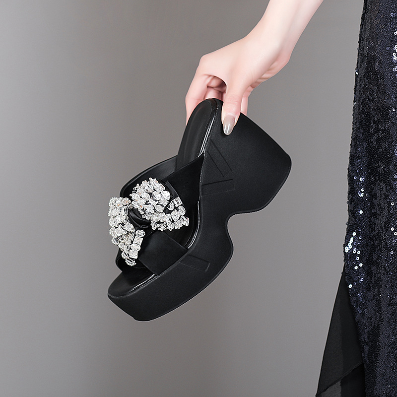 Sandal cao gót nữ đính đá hở mũi quai chéo nơ bướm đế dày — màu đen