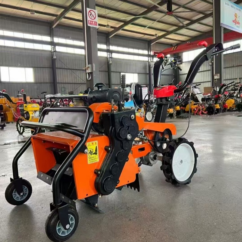 出口四驱汽油除草机小型农用多功能果园锄草工具碎草割草机碎草机