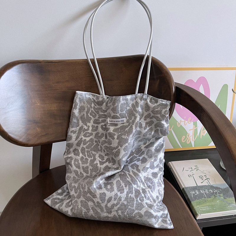 Trendy Silver Leopard Print Single Shoulder Bag with Pu Strap, Versatile Lightweight Canvas Bag with a Niche Luxury Style