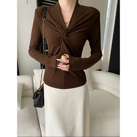 女式针织衫;女式T恤;女式牛仔裤