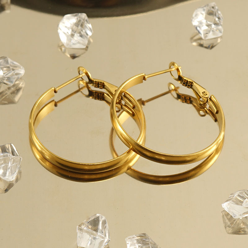 Anillo liso pendientes de acero inoxidable simple moda todo partido 2023 nuevo acero de titanio 18K pendientes temperamento ins estilo Mujer