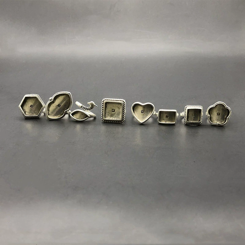 Ювелирные изделия ручной работы Guizhou Miao Аксессуары для вышивки Miao Серебряное кольцо Miao с инкрустацией и вышивкой.