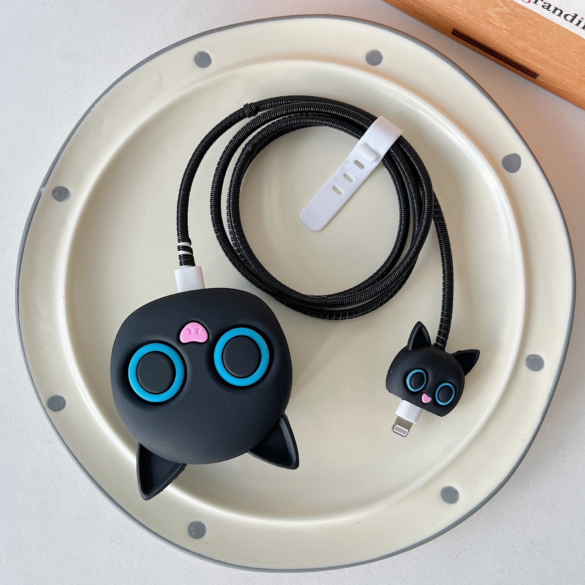 2024 nueva cubierta protectora de cabezal de carga rápida estándar británico de dibujos animados de 20W para cargador de Apple 20WPD plegable de tres enchufes