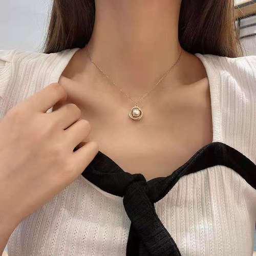 Japanese and Korean geometric pearl-studded diamond-hollow pendant necklace, women's Instagram-style fashionable personalized retro Baroque-style clavicle chain