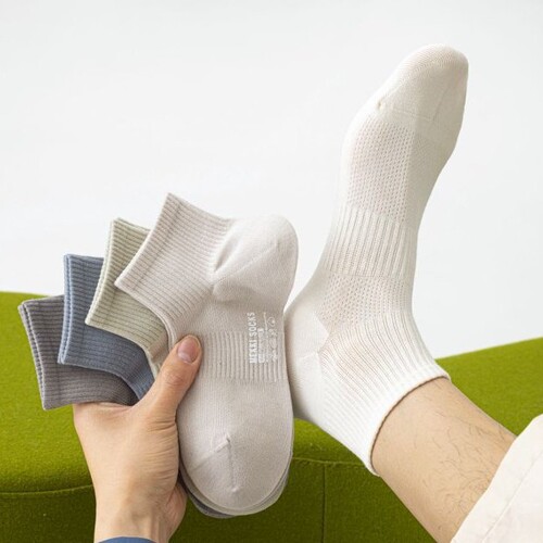 Men's socks spring and summer thin cotton mid-tube socks, boneless antibacterial cotton socks, deodorant sports black and white cotton socks