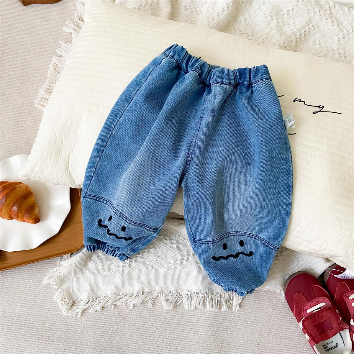2025 modelos de primavera y otoño ropa para niños coreanos estilo occidental clase a niños de 1 a 3 años ropa de bebé suéter jeans traje de dos piezas