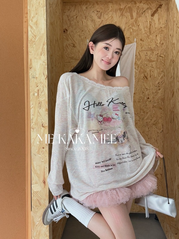 ME KAKAMEE十三行秋甜辣卡通喷画彩纱蕾丝斜肩长袖T恤针织衫S3573|undefined
