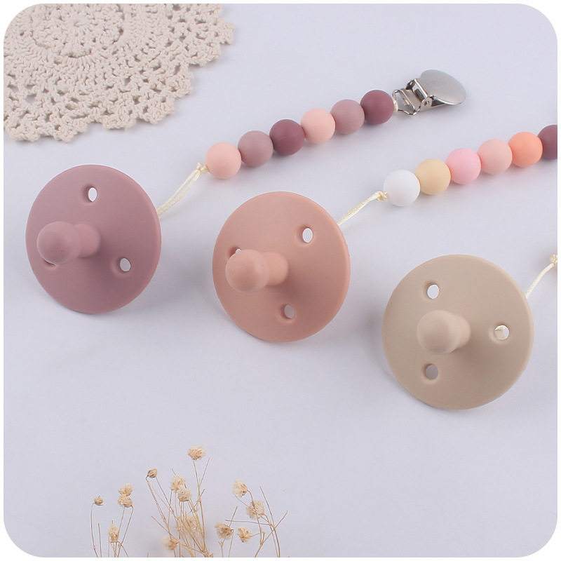 Nuevo bebé suministros contraste color cuentas de silicona pezón cadena calmante bebé silicona pezón anti-caída Cadena de dos piezas conjunto