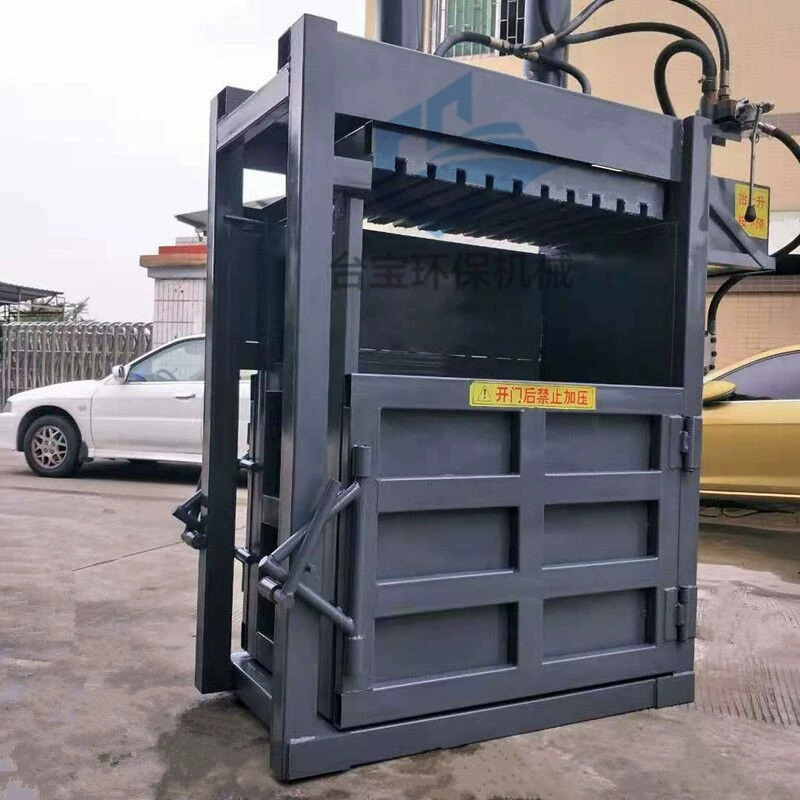 Малогабаритный горизонтальный гидравлический пресс для сжатия и упаковки соломы, тростника и макулатуры.