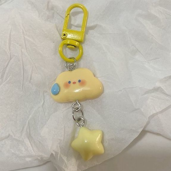 【1】노란 말문이 막힌 구름과 별 모양의 버클