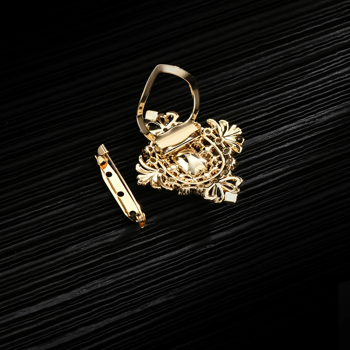 Middle -aged money -style silk scarf buckle brooches dual -use pure copper inlaid freshwater pearl Austrian crystal gold -plated high -end