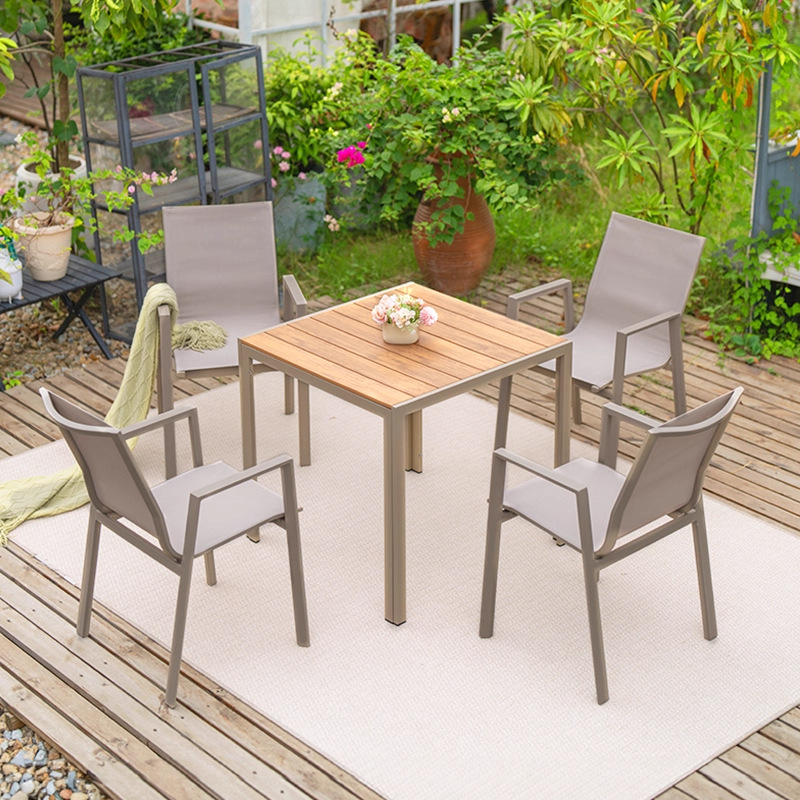 Mesa y silla de patio al aire libre, madera plástica, casa nórdica, patio al aire libre, jardín al aire libre, balcón, combinación de terraza de ocio