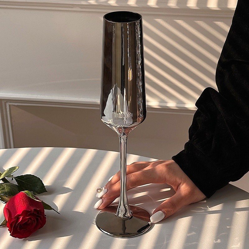 Retro era pequeña taza de pie alto vidrio de plata láser taza de vino de alto valor creativo taza de champán taza de cóctel taza de jugo