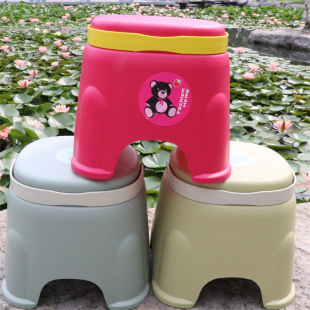 Thickened Plastic Strawberry Bear Shoe Changing Stool Adult Bathroom Portable Drop-Resistant Non-Slip Low Stool Baby Bathing Round Stool