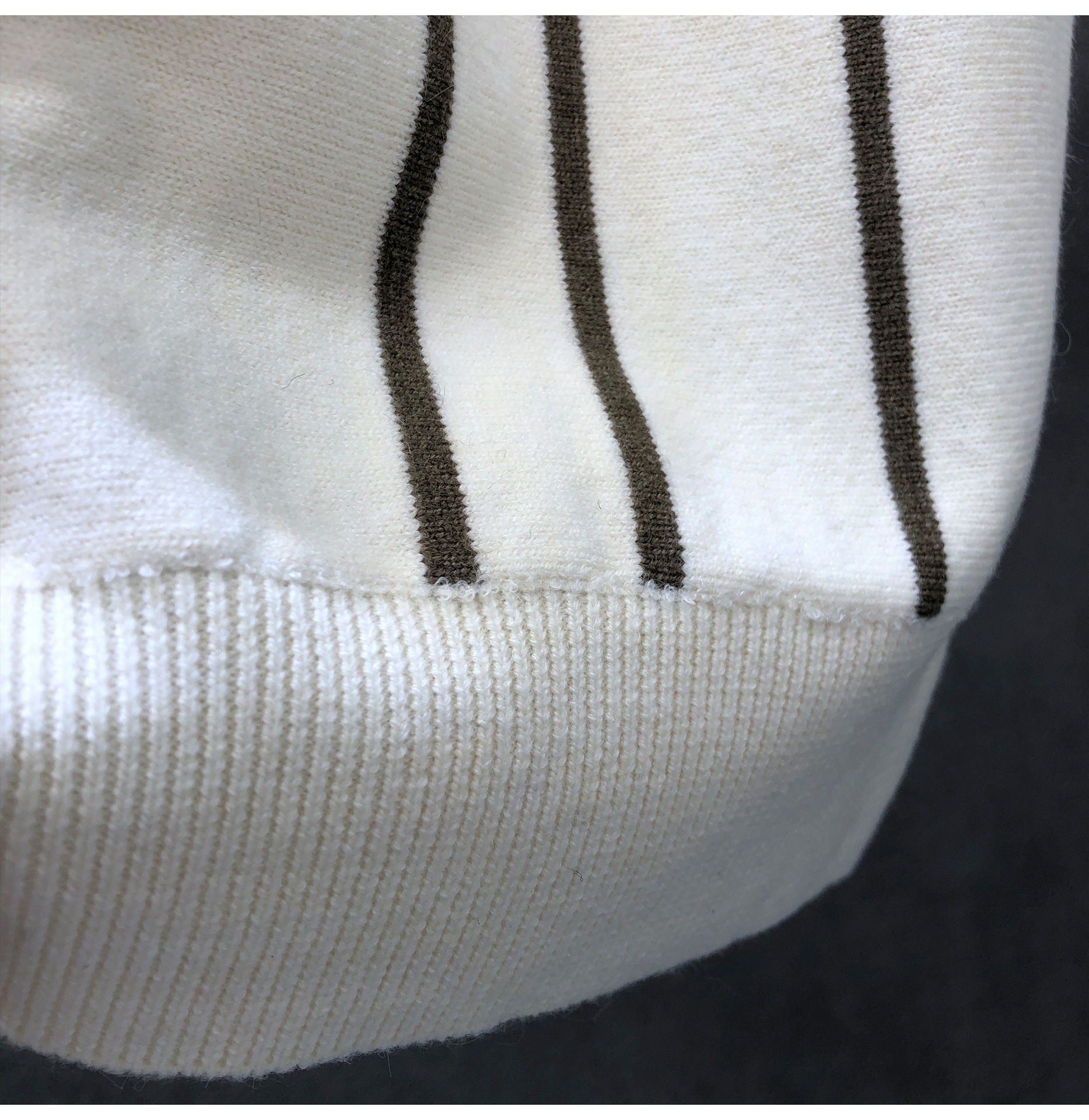 Maglione polo uomo slim fit con zip e design a righe_voghion.com