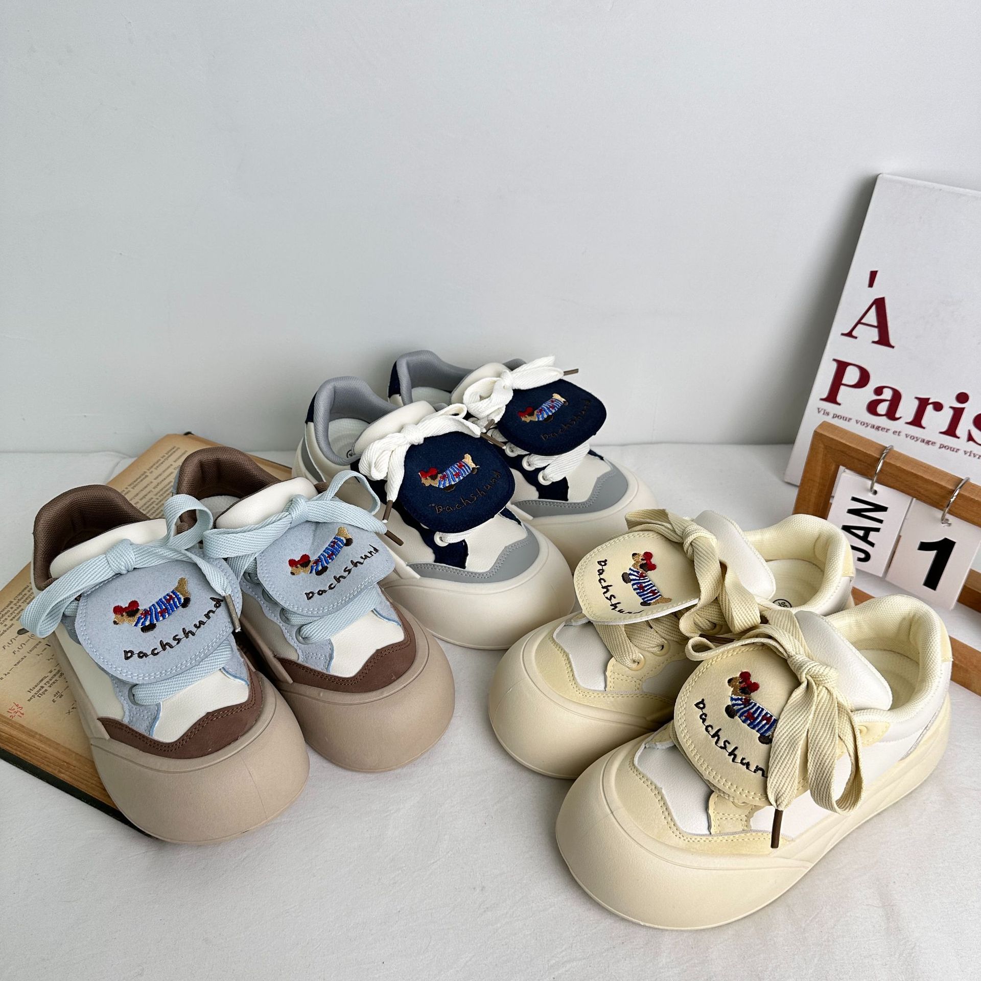 Yuanbo 2025 primavera suela gruesa zapatos de tabla de cabeza grande estudiantes zapatos de lona coreanos de todo fósforo estilo de Hong Kong zapatos de mujer de moda image 1