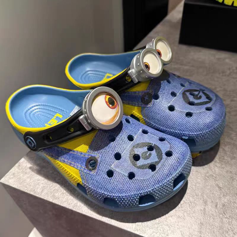 Cross New Minion Croc Shoes Girls Summer Children's Beach Baotou Sandals Medium and Large Children's Sandals