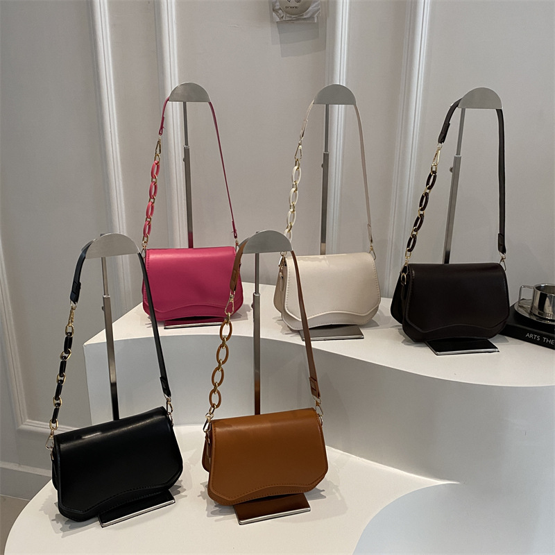 Bolsos axilales de textura simple para mujeres 2025 primavera y verano nueva moda edición limpia de moda extranjera bolso de hombro simple