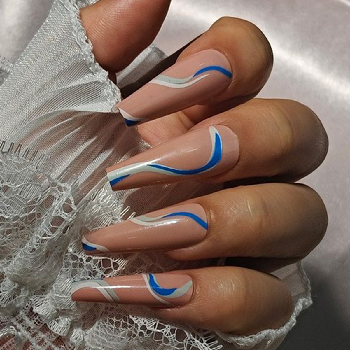 Uñas postizas de estilo francés populares transfronterizas, parches de uñas postizas largas, uñas postizas desmontables terminadas de fábrica.