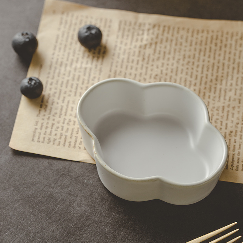 Gold-lacquered Japanese-style cloud-shaped dipping plate for household soy sauce, barbecue dipping sauce, small bowl of pickles, small dish of condiments, commercial use