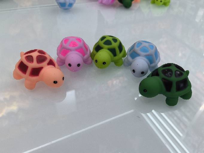 Venta caliente transfronteriza pequeña tortuga pellizcar música nueva descompresión exótica rebote lento puesto de regalo para niños pellizco llamado juguetes pequeños