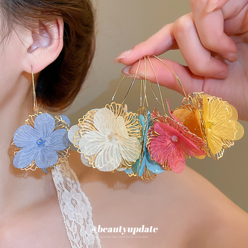 Pendientes de flores de moda coreana de nuevo estilo femenino fresco niña vacaciones viento gancho de oreja temperamento femenino pendientes de nicho de alto nivel