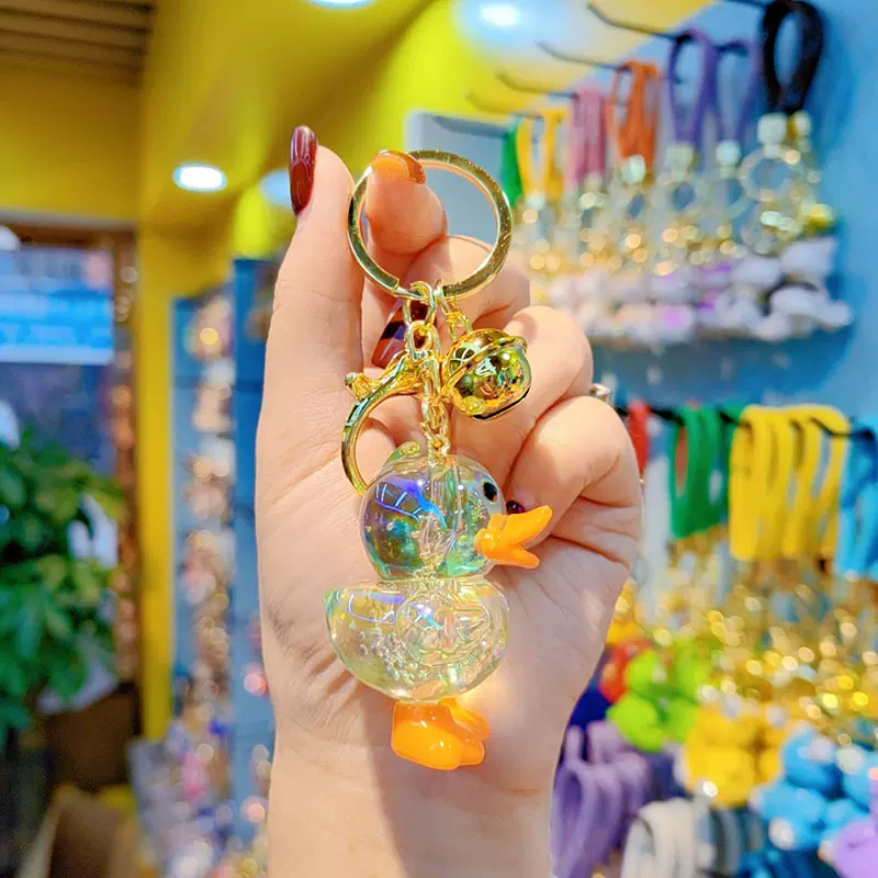 卡通亚克力透色小黄鸭钥匙扣女生可爱手机公仔挂件手绳挂饰配件