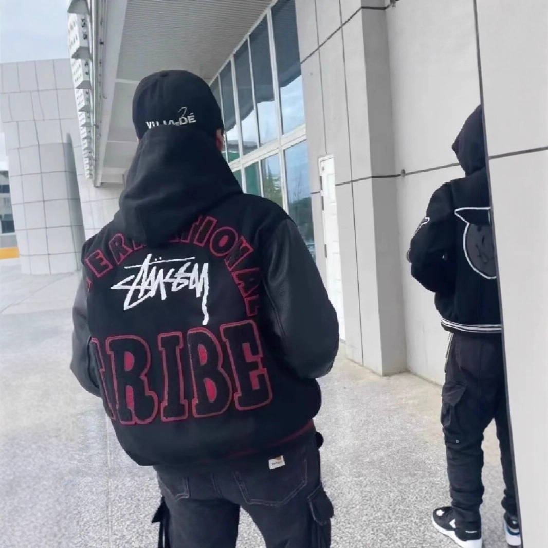 Trendy high-street lettered ins-style jackets for men and women, perfect for spring and autumn, with a cool and edgy vibe, American retro patchwork baseball jacket.