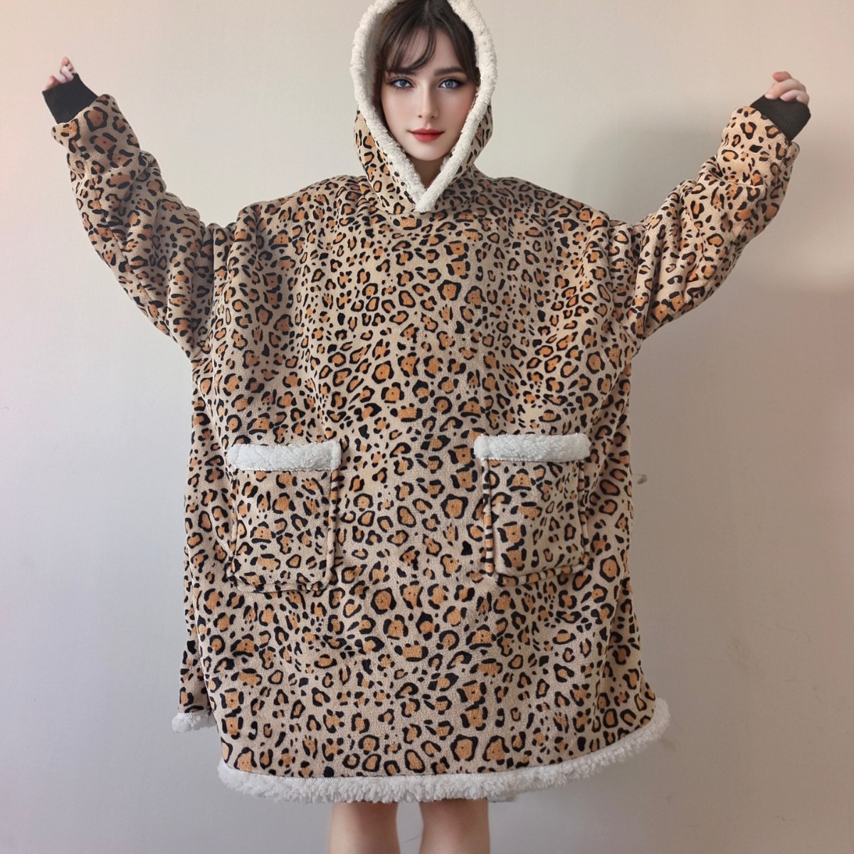 外贸专供豹纹加厚连帽电视毯宽松秋冬毛绒双口袋懒人服抓绒服外套