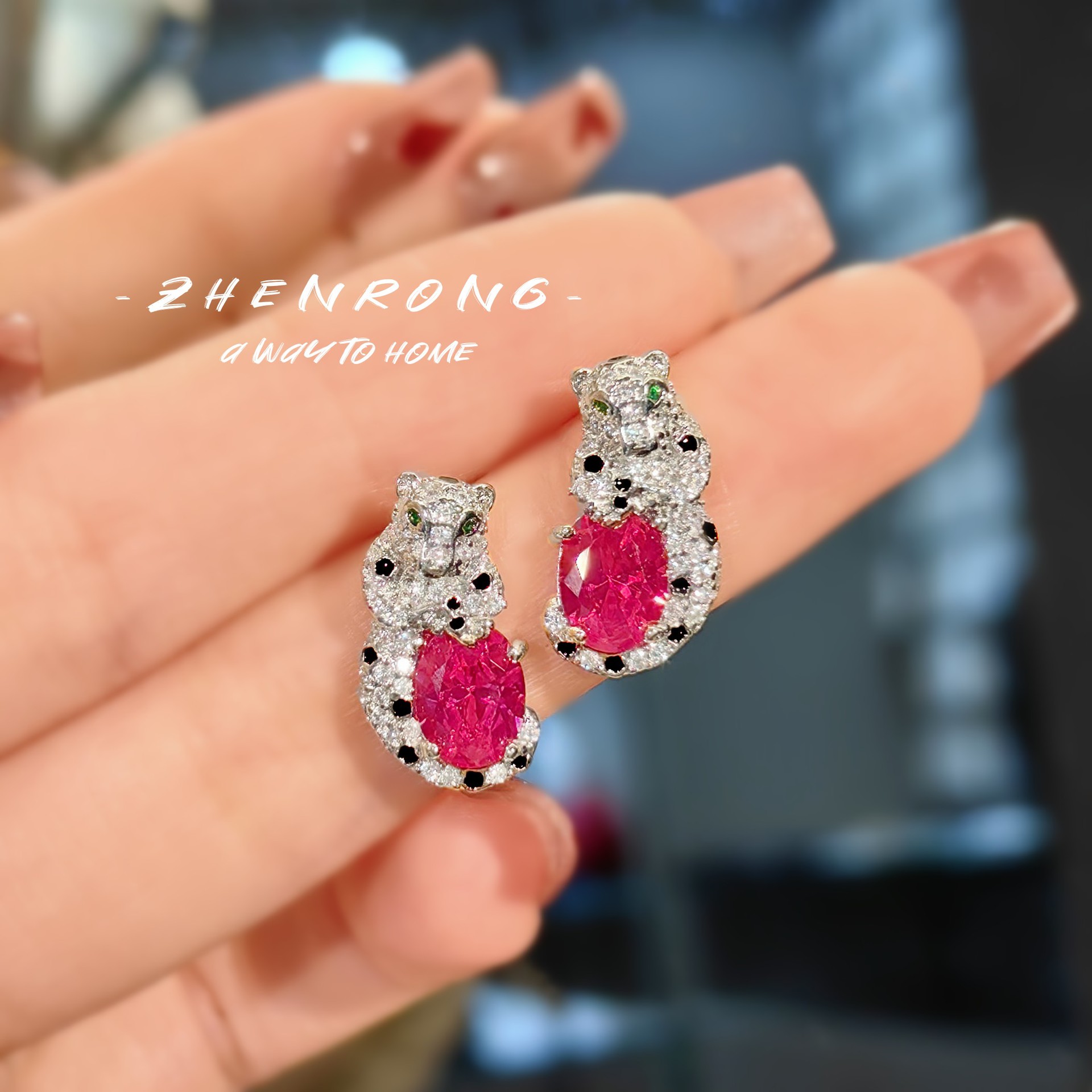 Fashionable retro earrings jade