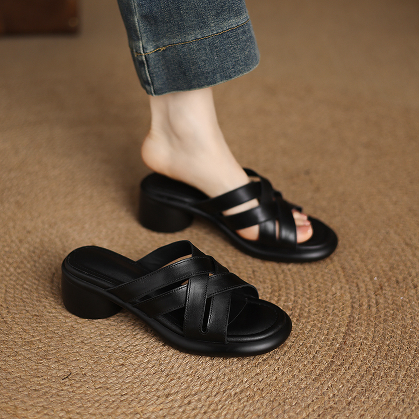 Sandal cao gót nữ mũi tròn hở ngón, da bò gót vuông 9 cm — đen