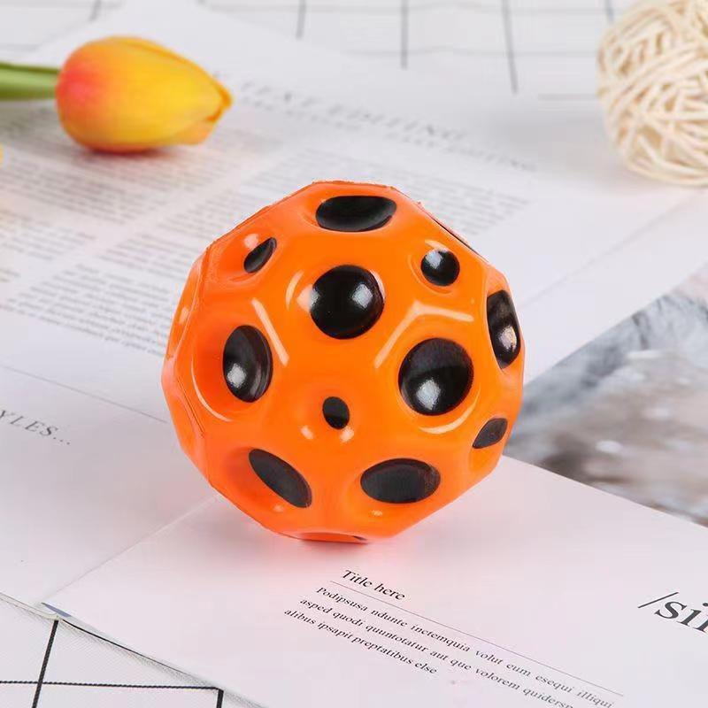 Elastic ball 6.5 solid ball foam toy ball honeycomb high elastic hole ball leisure children's leisure bouncing ball